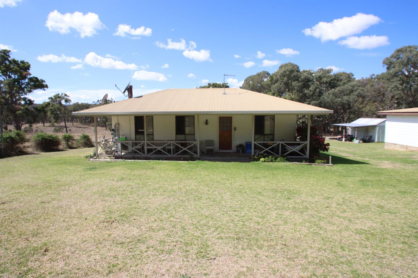 205 Roos Road, Tenterfield NSW 2372, Image 2