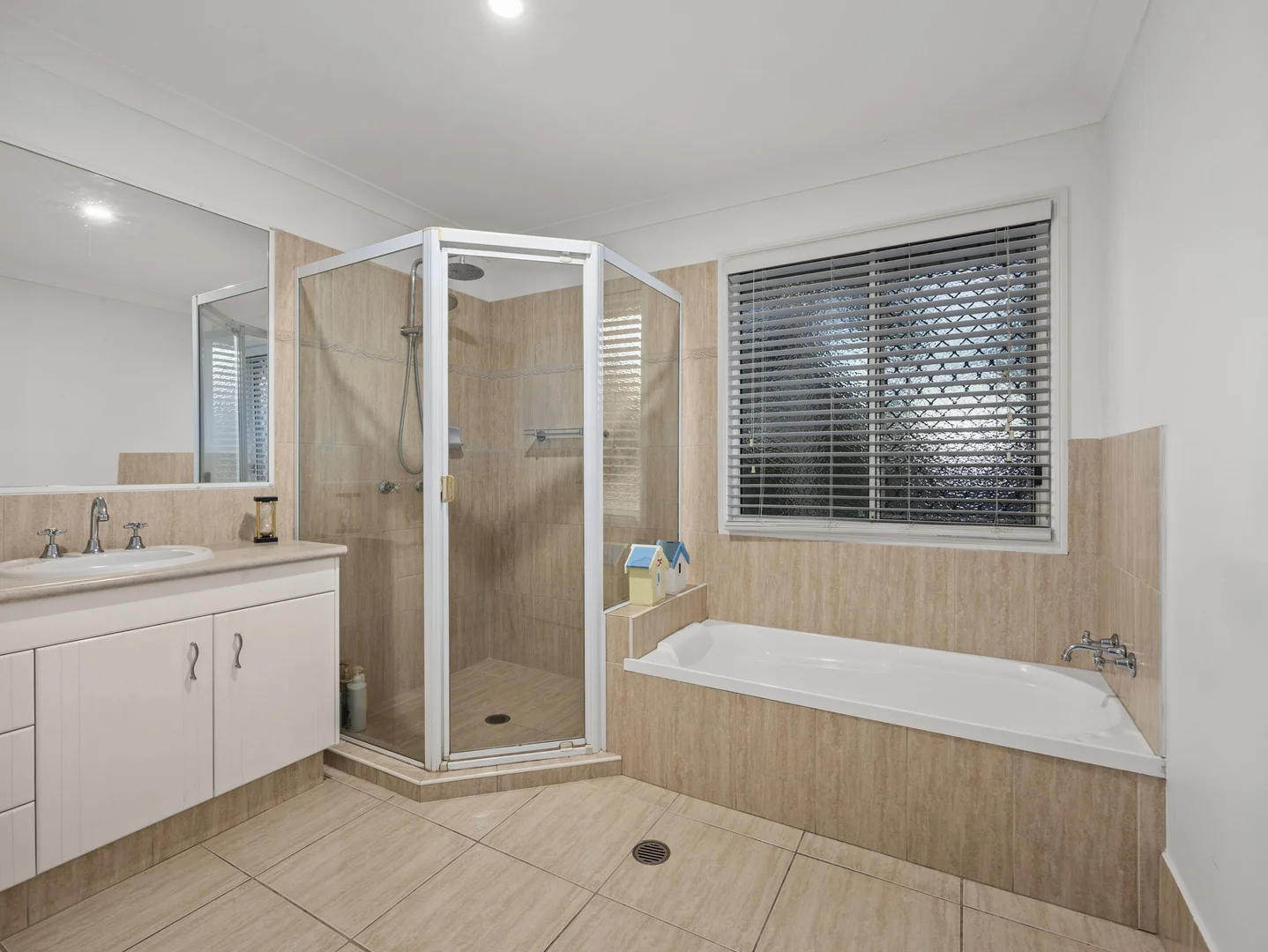 Additional image 12 of 12 Numalla Court, Elanora QLD 4221