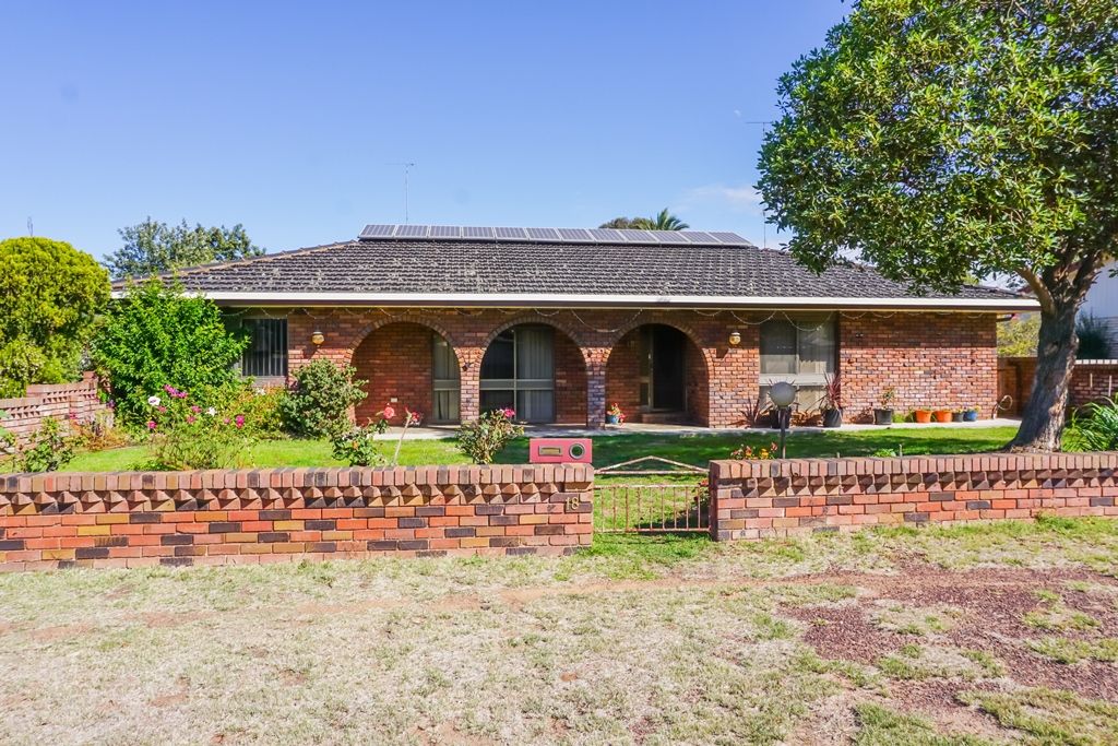 18 Lamont Crescent, West Wyalong NSW 2671, Image 0