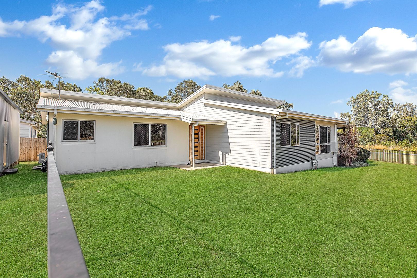 2 Springcliffe Drive, Seaforth QLD 4741, Image 2