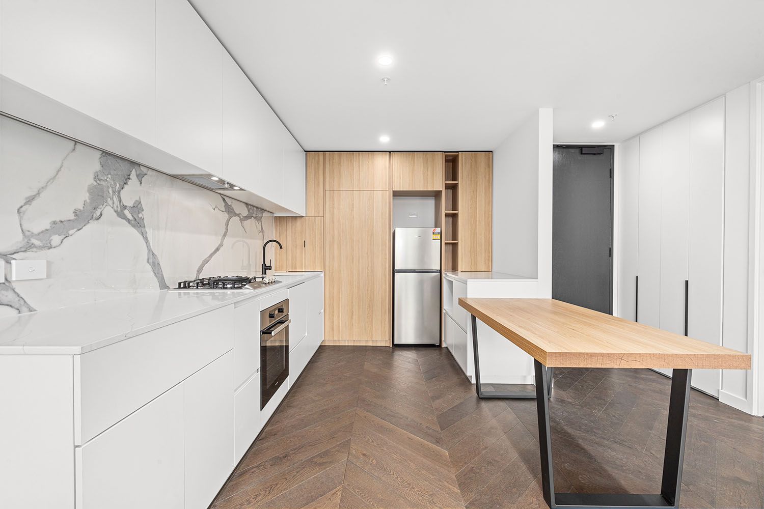 2 bedrooms Apartment / Unit / Flat in 501/17 Taylor Street MOORABBIN VIC, 3189