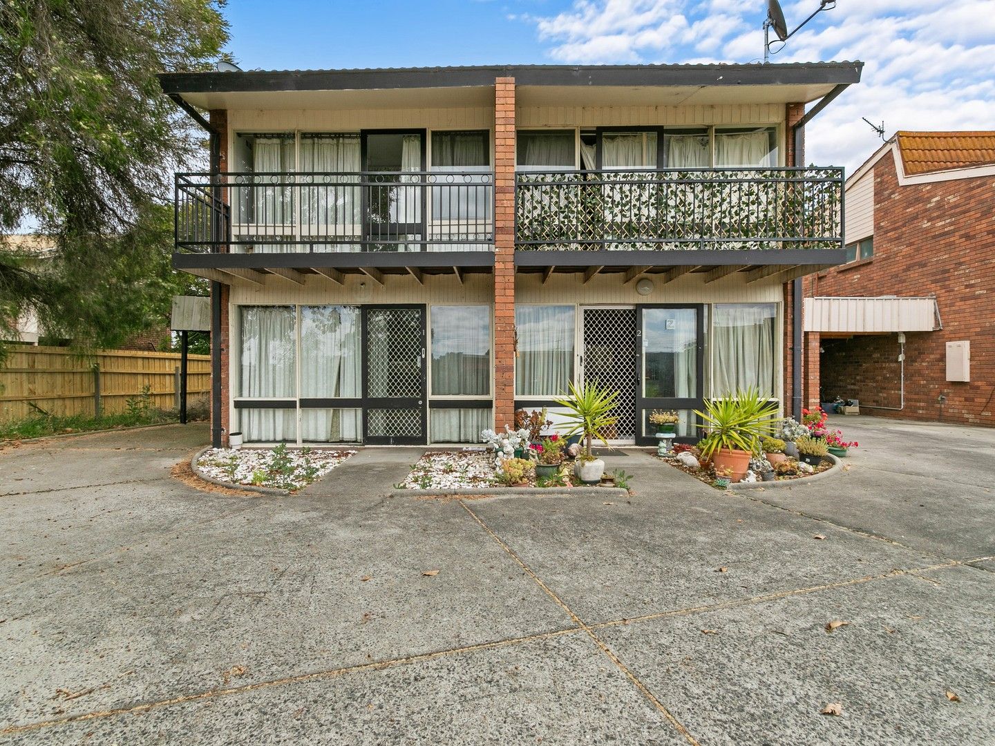 2 bedrooms Townhouse in 1/3 Opal Place MORWELL VIC, 3840