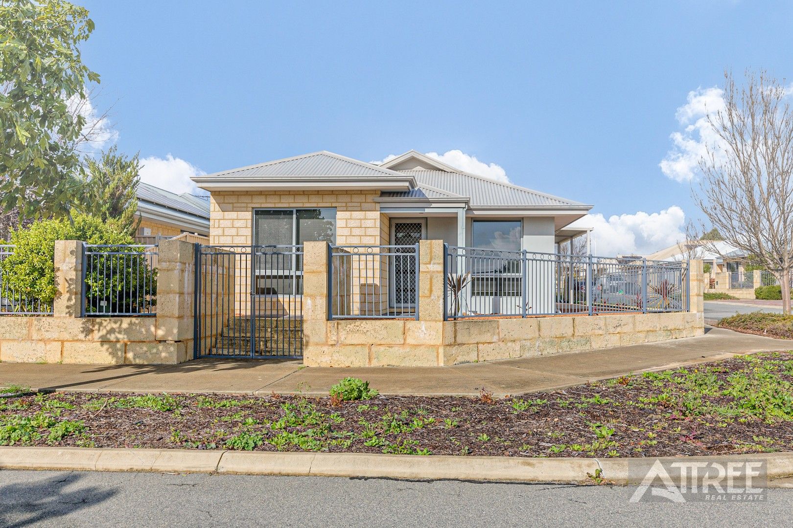 3 bedrooms House in 35 Flametree Boulevard HARRISDALE WA, 6112