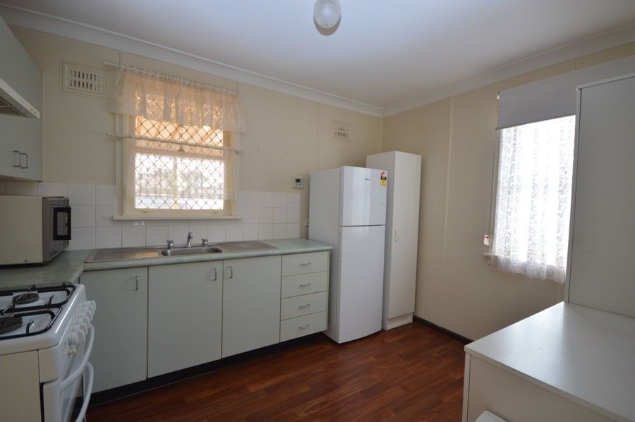 37 Yulong Street, Dubbo NSW 2830, Image 2