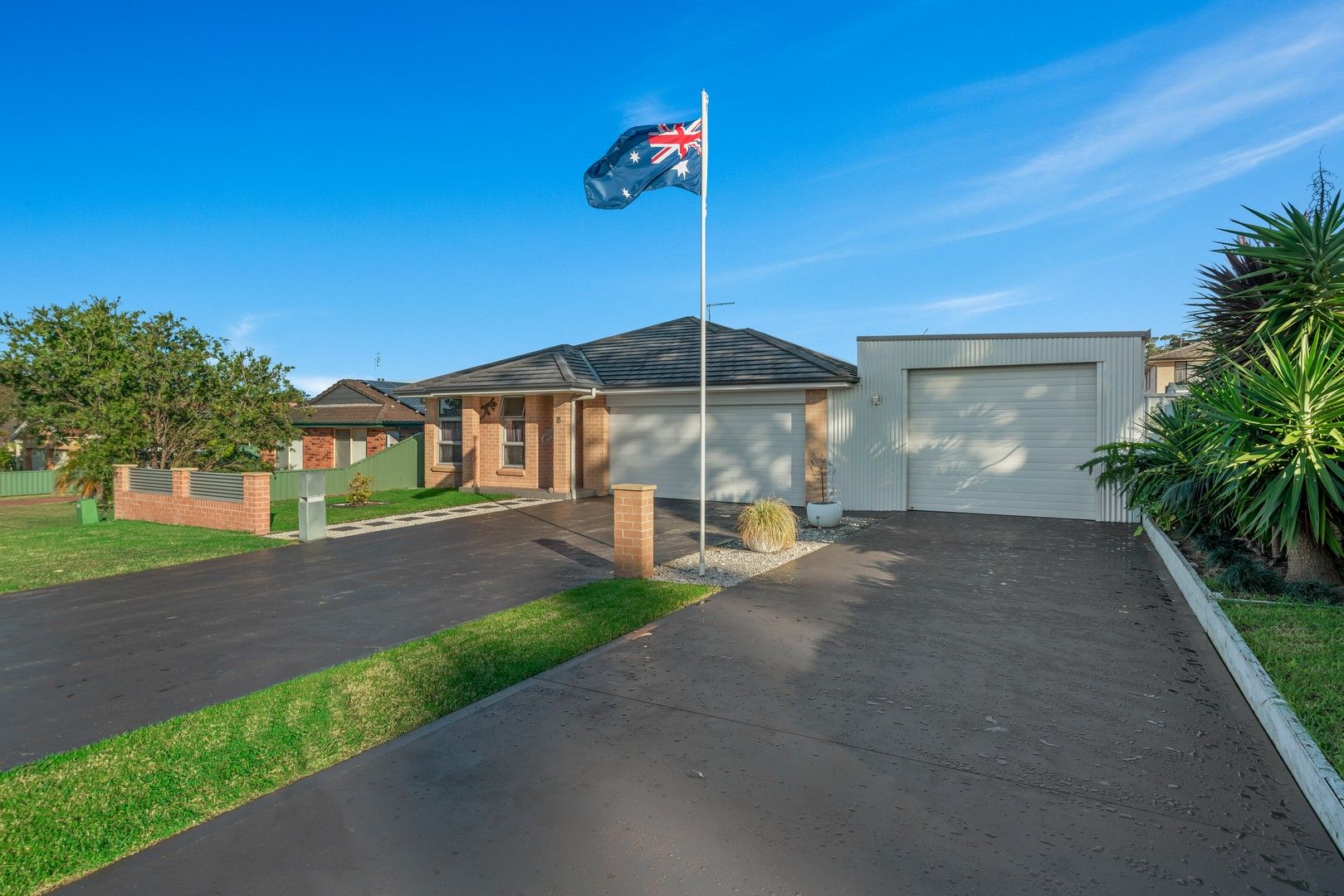 4 bedrooms House in 5 Tidy Close CALLALA BAY NSW, 2540