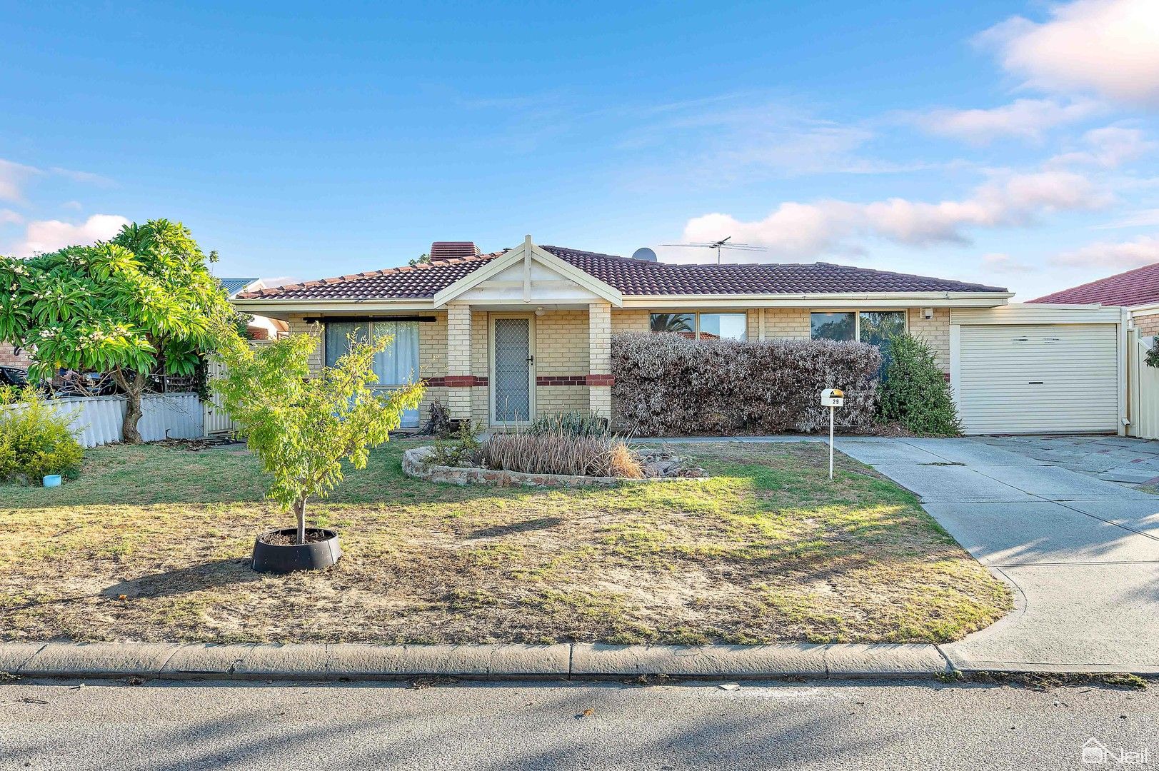 4 bedrooms House in 29 Reveley Close SEVILLE GROVE WA, 6112