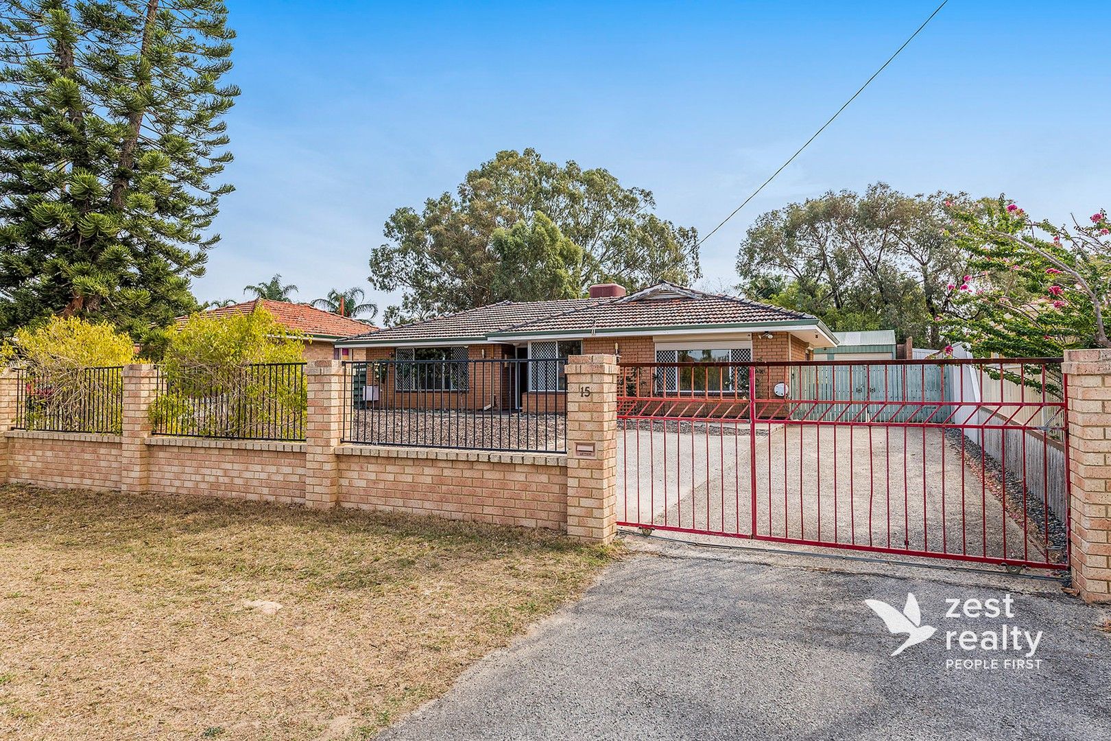 3 bedrooms House in 15 Lalor Road KENWICK WA, 6107