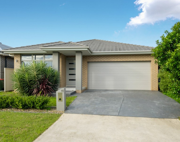 11 Kelly Street, Oran Park NSW 2570