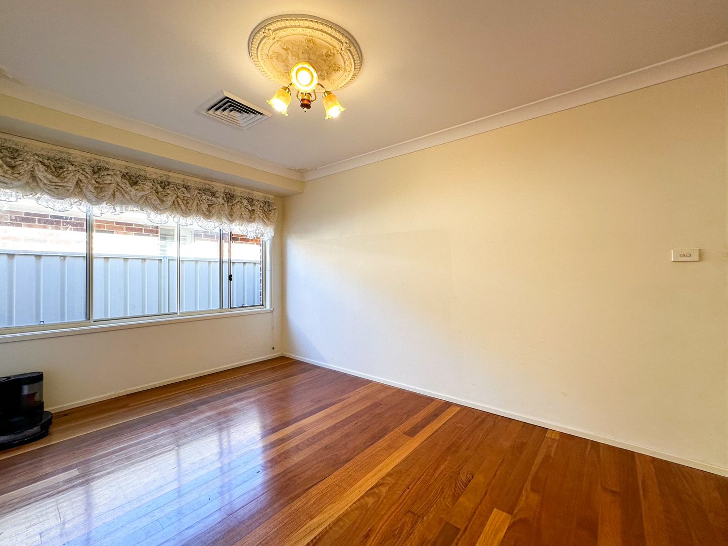 24 Kinnear Street, Harrington Park NSW 2567 House For Rent 950