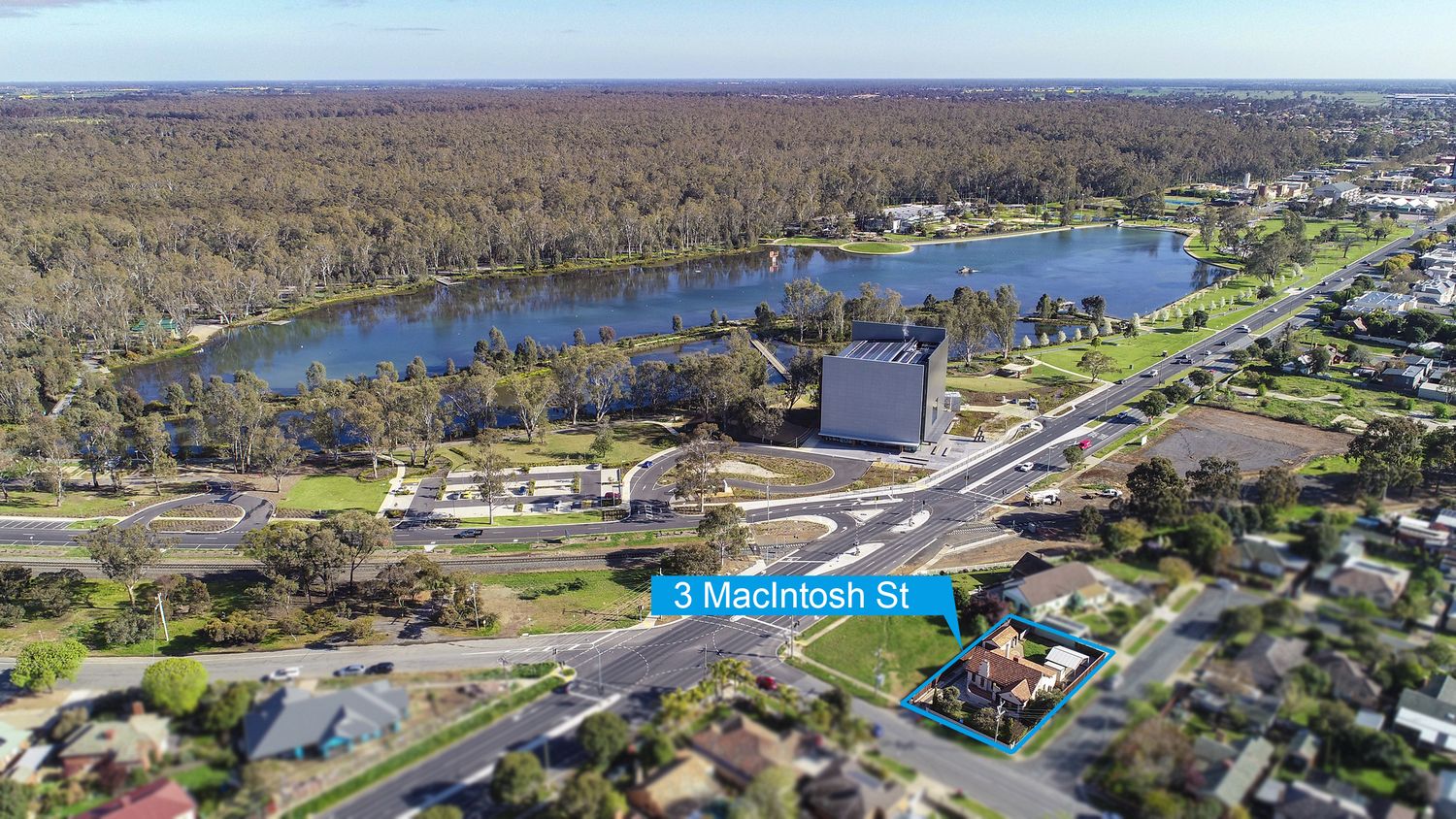 3 bedrooms House in 3 Macintosh Street SHEPPARTON VIC, 3630