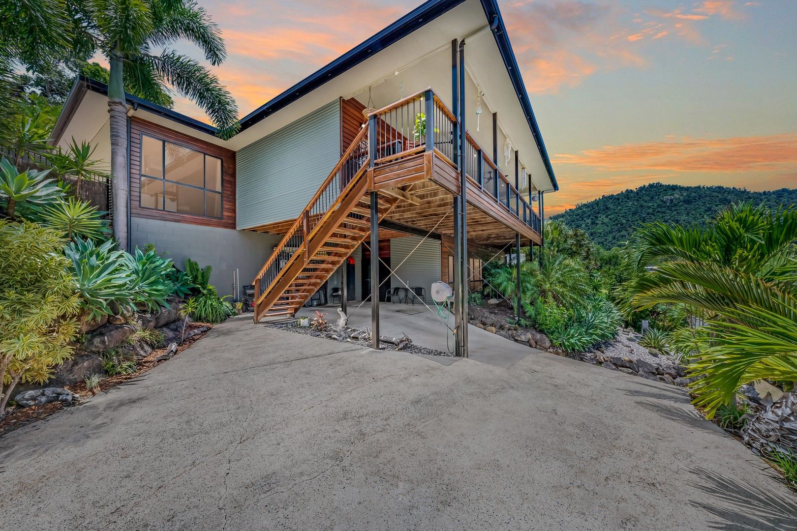 5 bedrooms House in 38 Kingfisher Terrace JUBILEE POCKET QLD, 4802