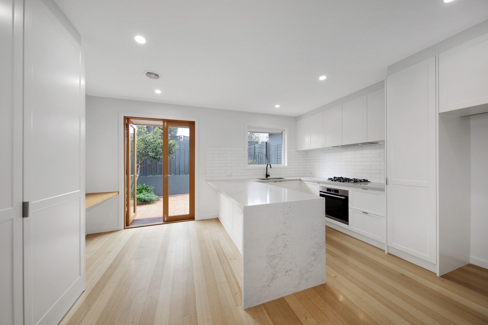 2 bedrooms Apartment / Unit / Flat in 4/9 Billson Street BRIGHTON EAST VIC, 3187