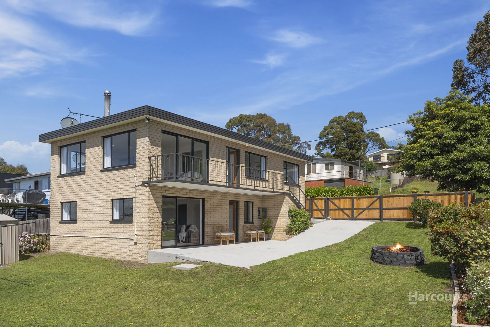 4 bedrooms House in 17 Little Falcon Street PRIMROSE SANDS TAS, 7173