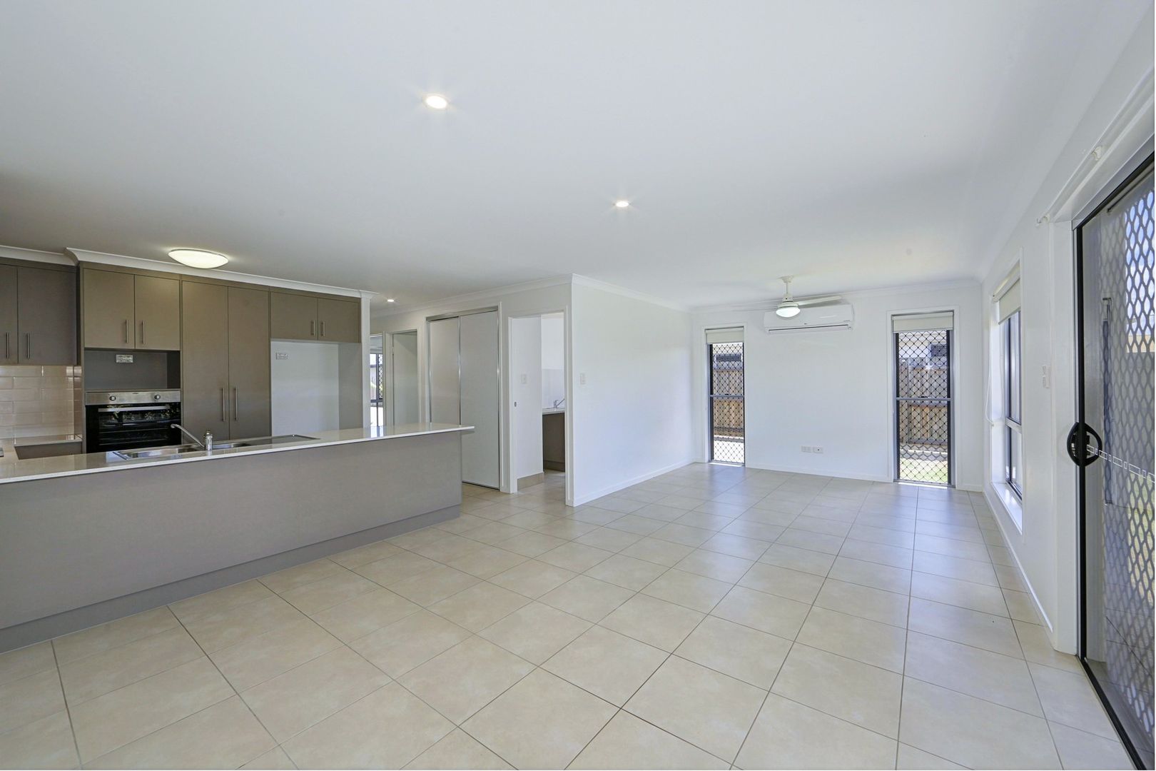 10/4 The Pines Court, Millbank QLD 4670, Image 1