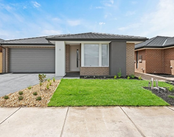 7 Luxembourg Avenue, Clyde North VIC 3978
