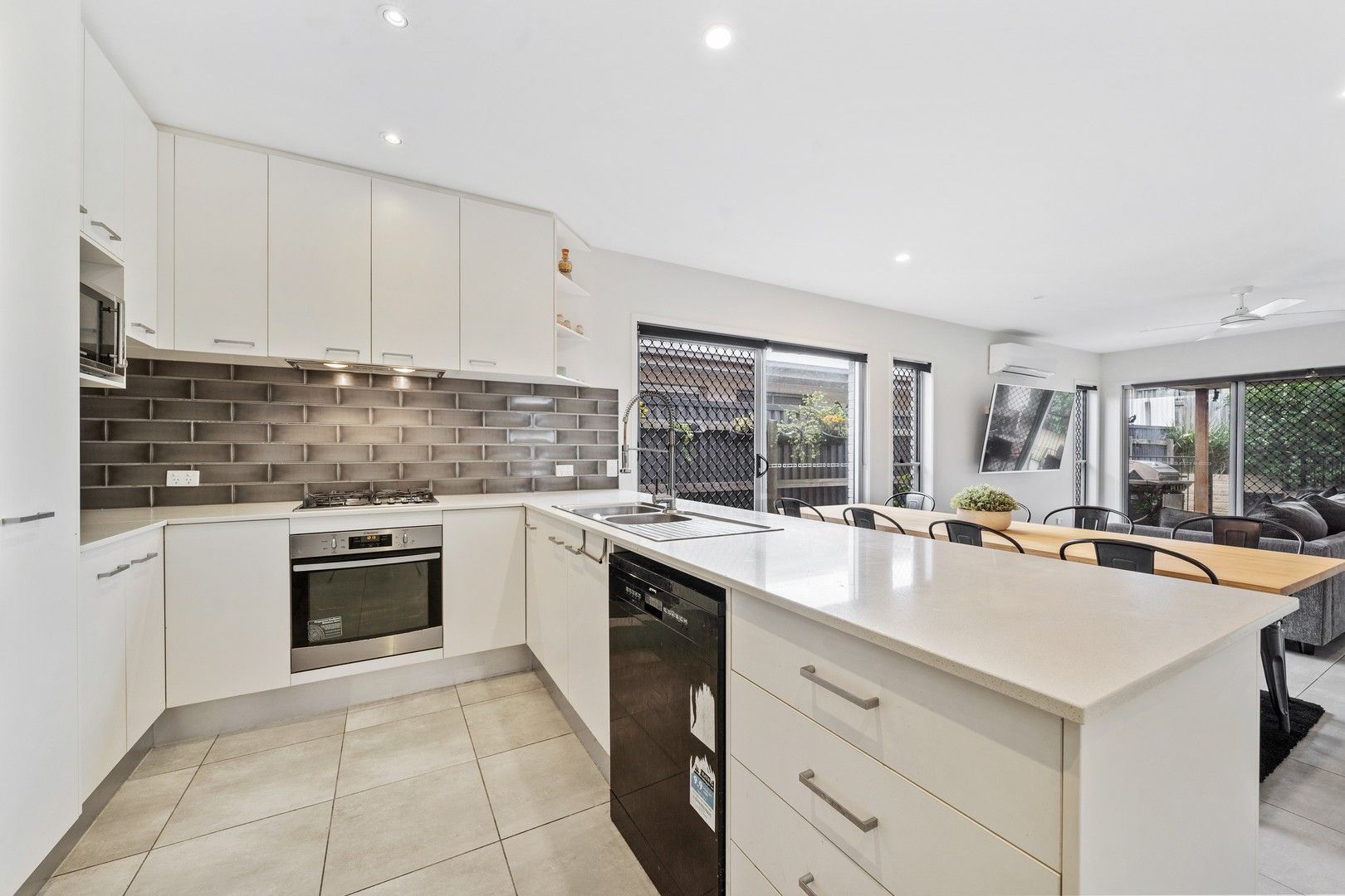4 bedrooms House in 28 Bladensburg Drive WATERFORD QLD, 4133