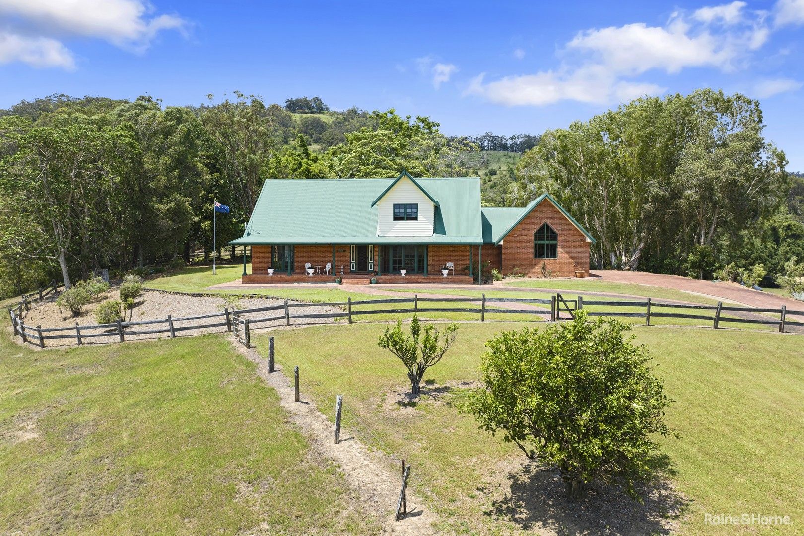 4 bedrooms House in 5-7 Araluen Place CRYSTAL CREEK NSW, 2484