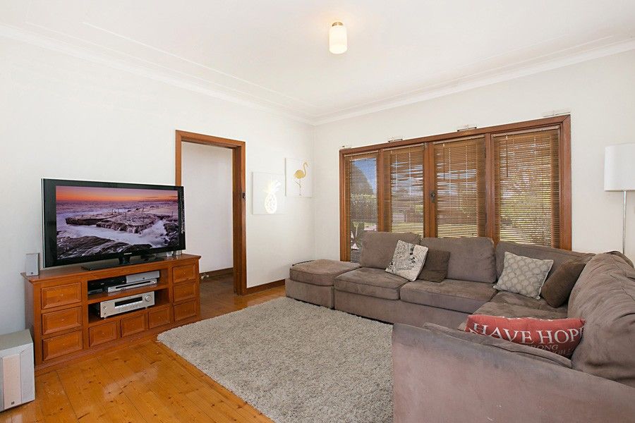 52 Ocean View Parade, Charlestown NSW 2290, Image 2