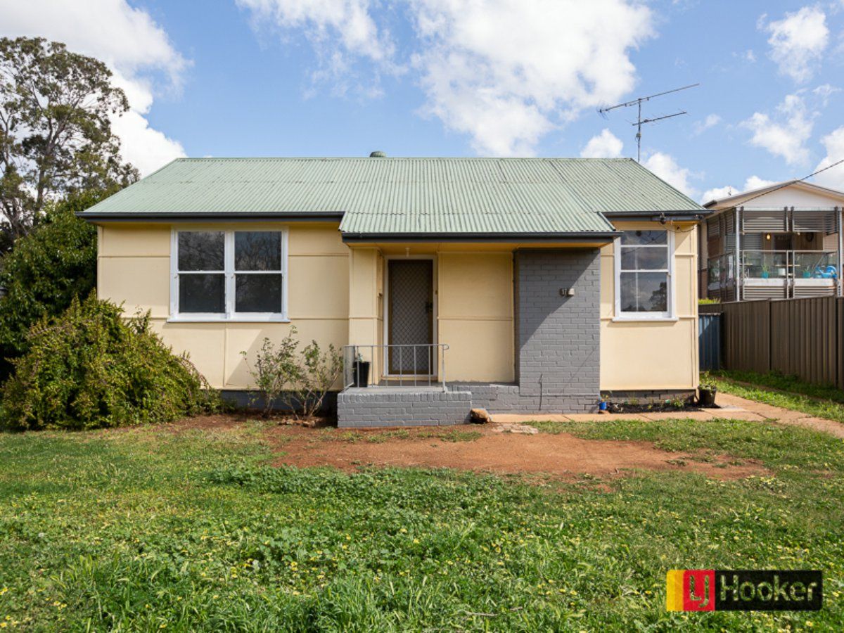 17 Susanne Street, South Tamworth NSW 2340, Image 0