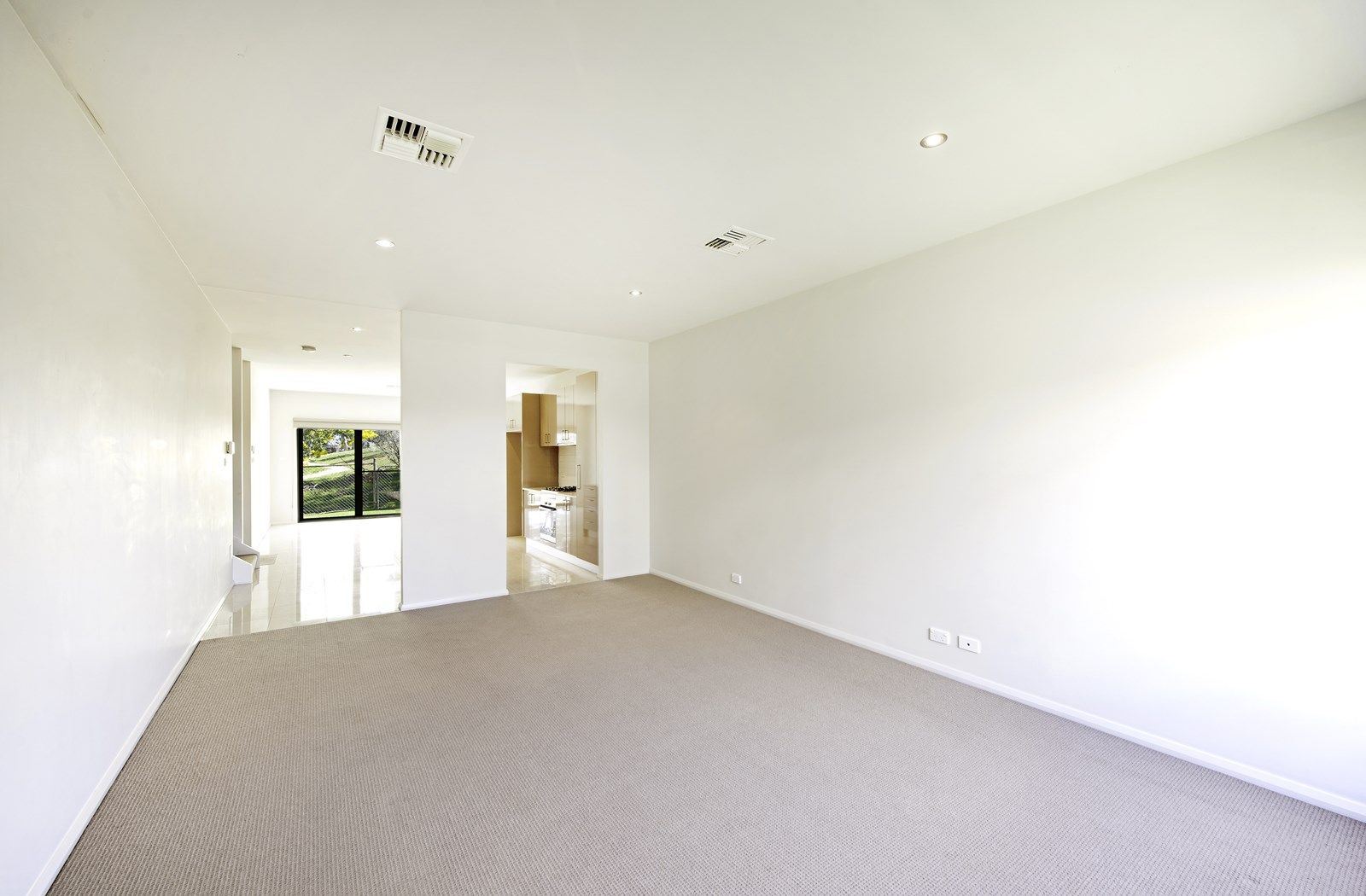 10/16 Ray Ellis Crescent, Forde ACT 2914, Image 2