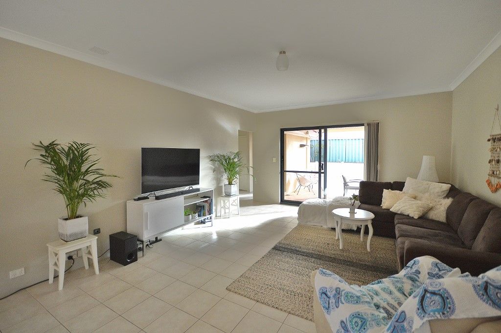 3 bedrooms Apartment / Unit / Flat in 2/231 Hamilton Road COOGEE WA, 6166