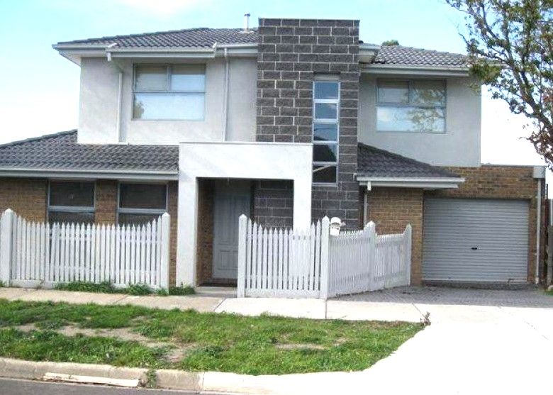 3 bedrooms Townhouse in 2/18 Laha Crescent PRESTON VIC, 3072
