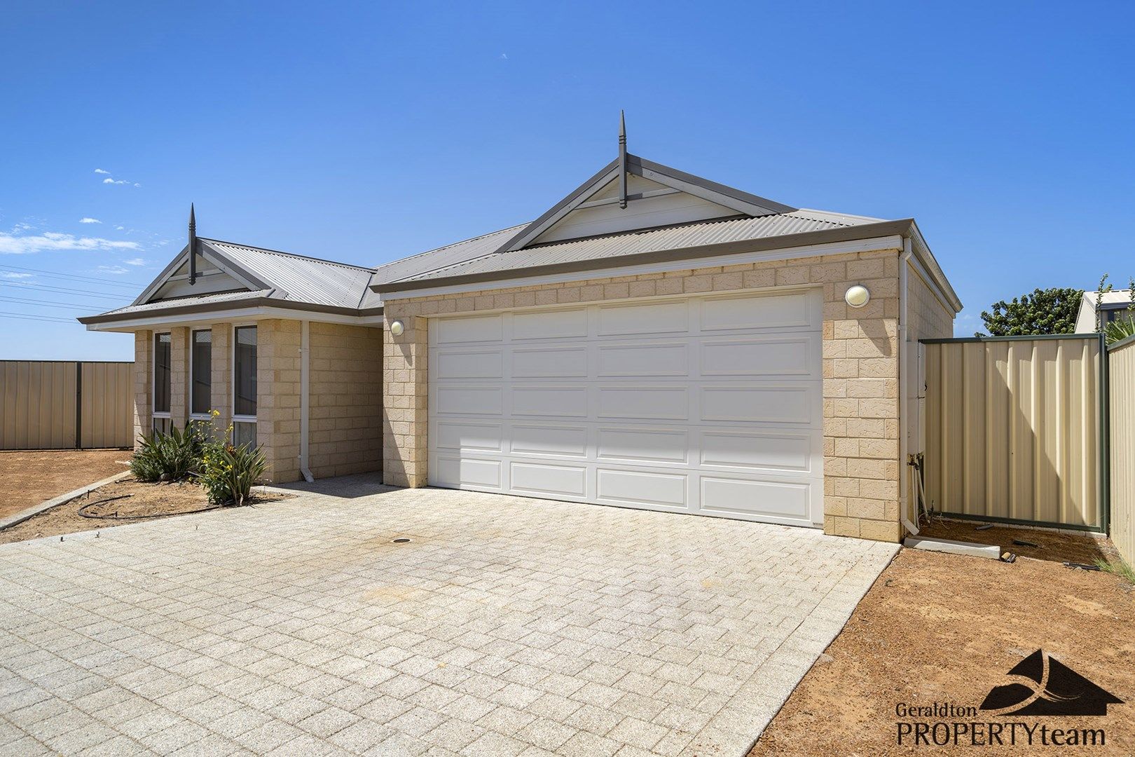 4 bedrooms House in 4 Bofey Close UTAKARRA WA, 6530