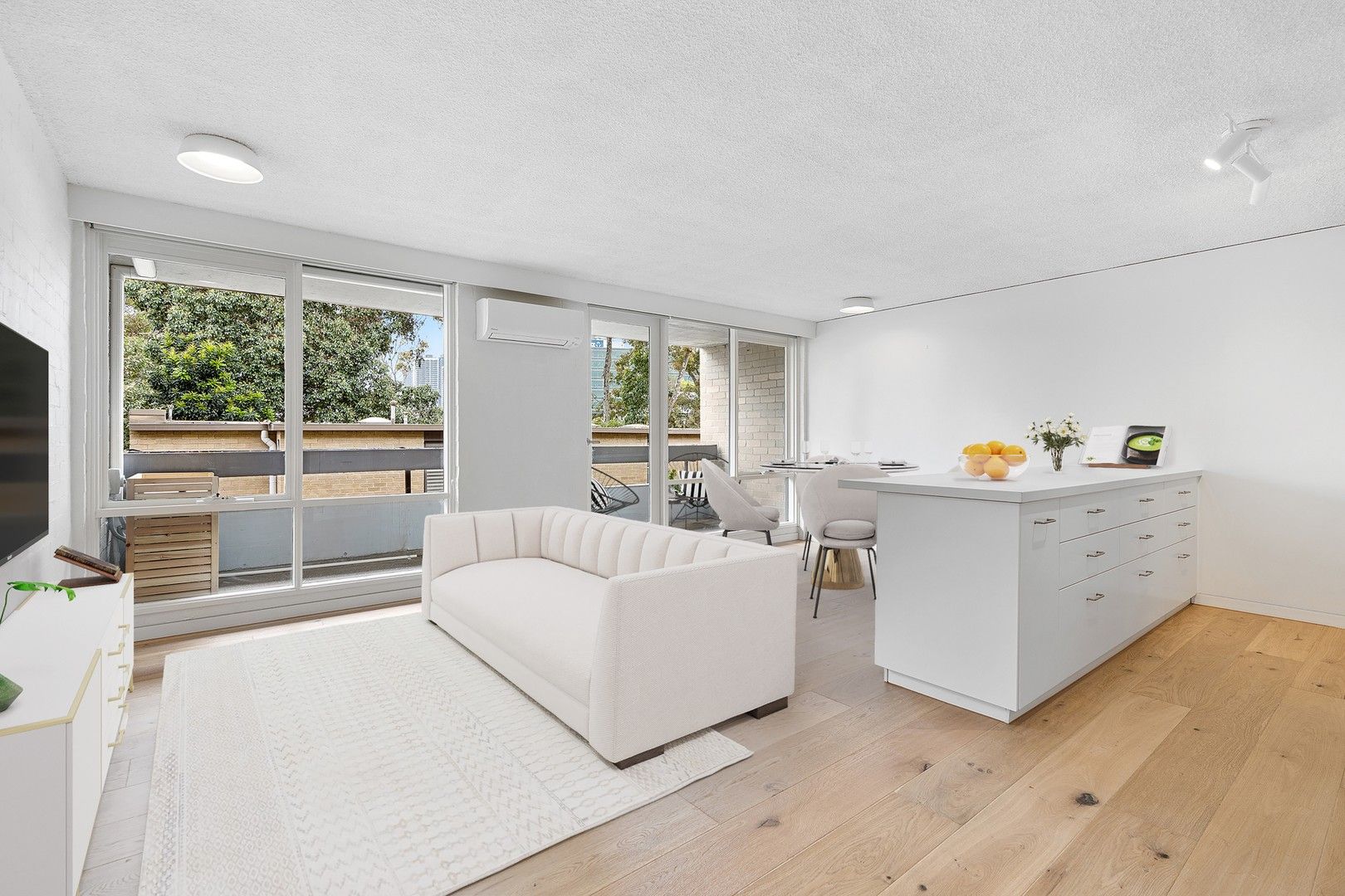 2 bedrooms Apartment / Unit / Flat in 26B Napier Street SOUTH MELBOURNE VIC, 3205