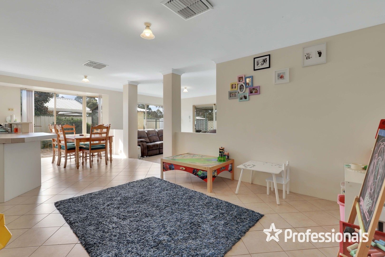 8 Oriole Way, Thornlie WA 6108, Image 0