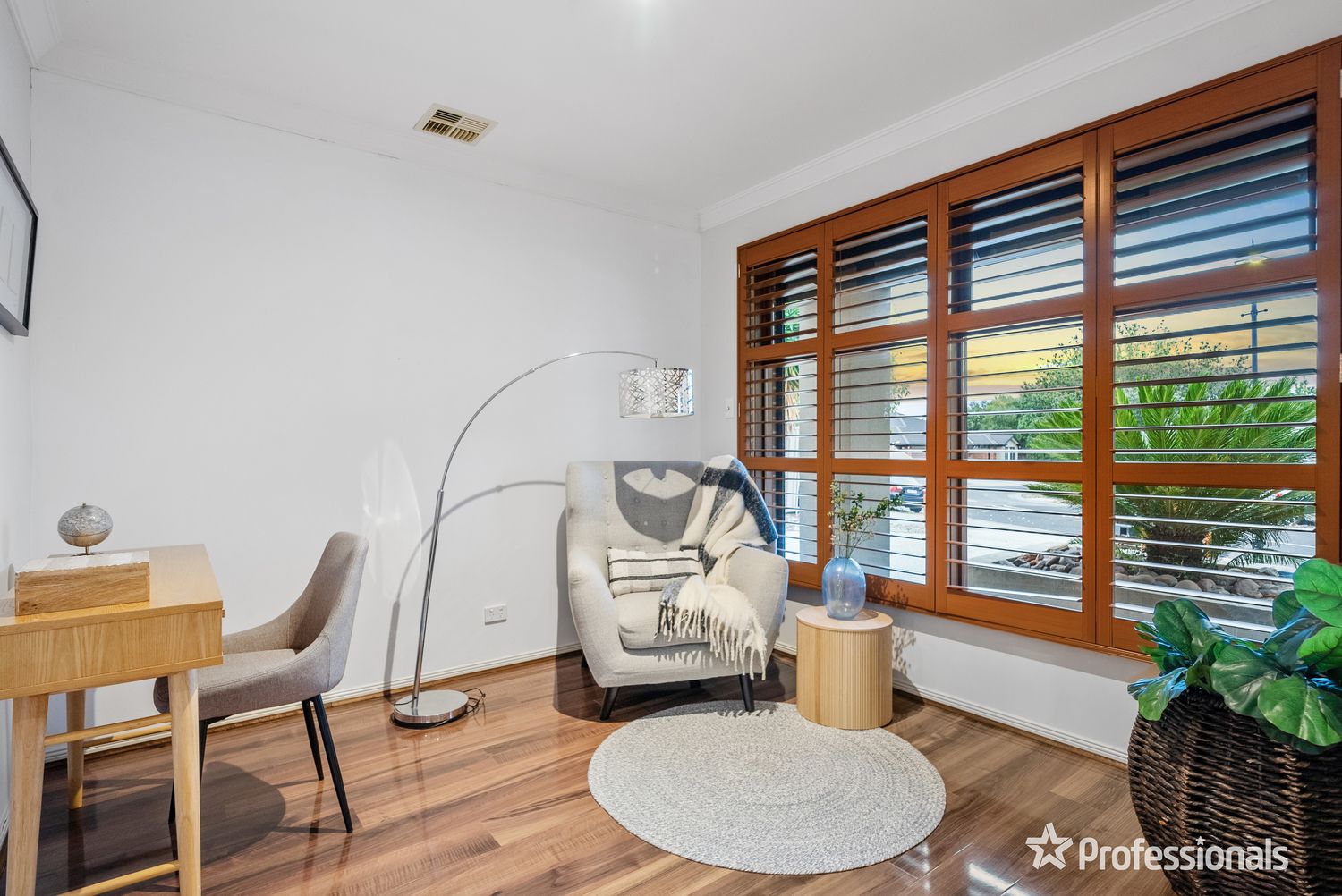 16 Weigall Close, Caroline Springs VIC 3023, Image 2