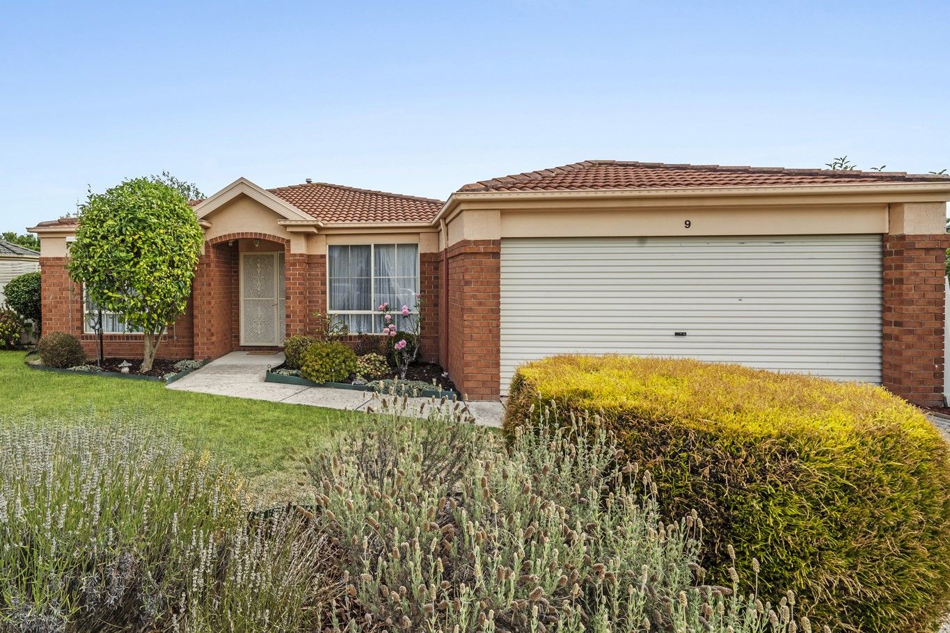 4 bedrooms House in 9 Colwyn Drive NARRE WARREN SOUTH VIC, 3805