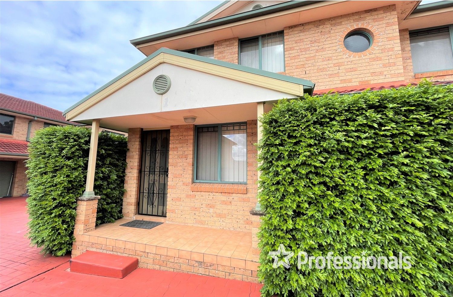 2 bedrooms Townhouse in 3/110 Hoxton Park Road LURNEA NSW, 2170