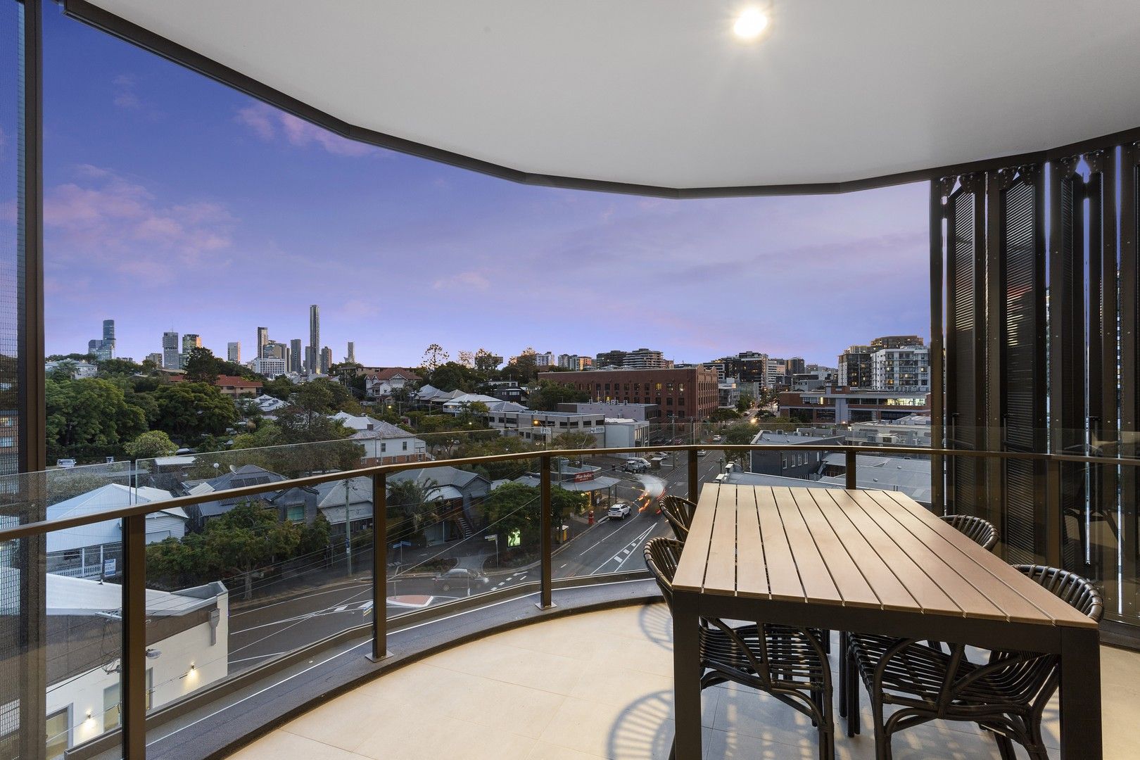 2 bedrooms Apartment / Unit / Flat in 504/109 Commercial Road TENERIFFE QLD, 4005
