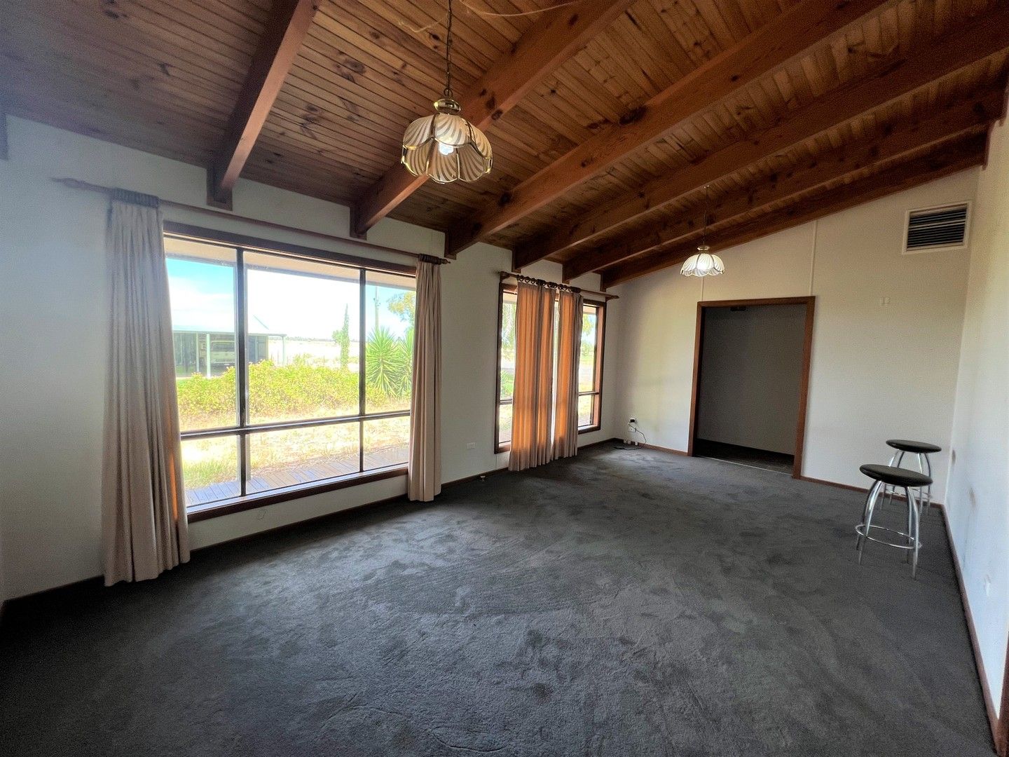4 bedrooms House in 71 Lachlan Street HILLSTON NSW, 2675