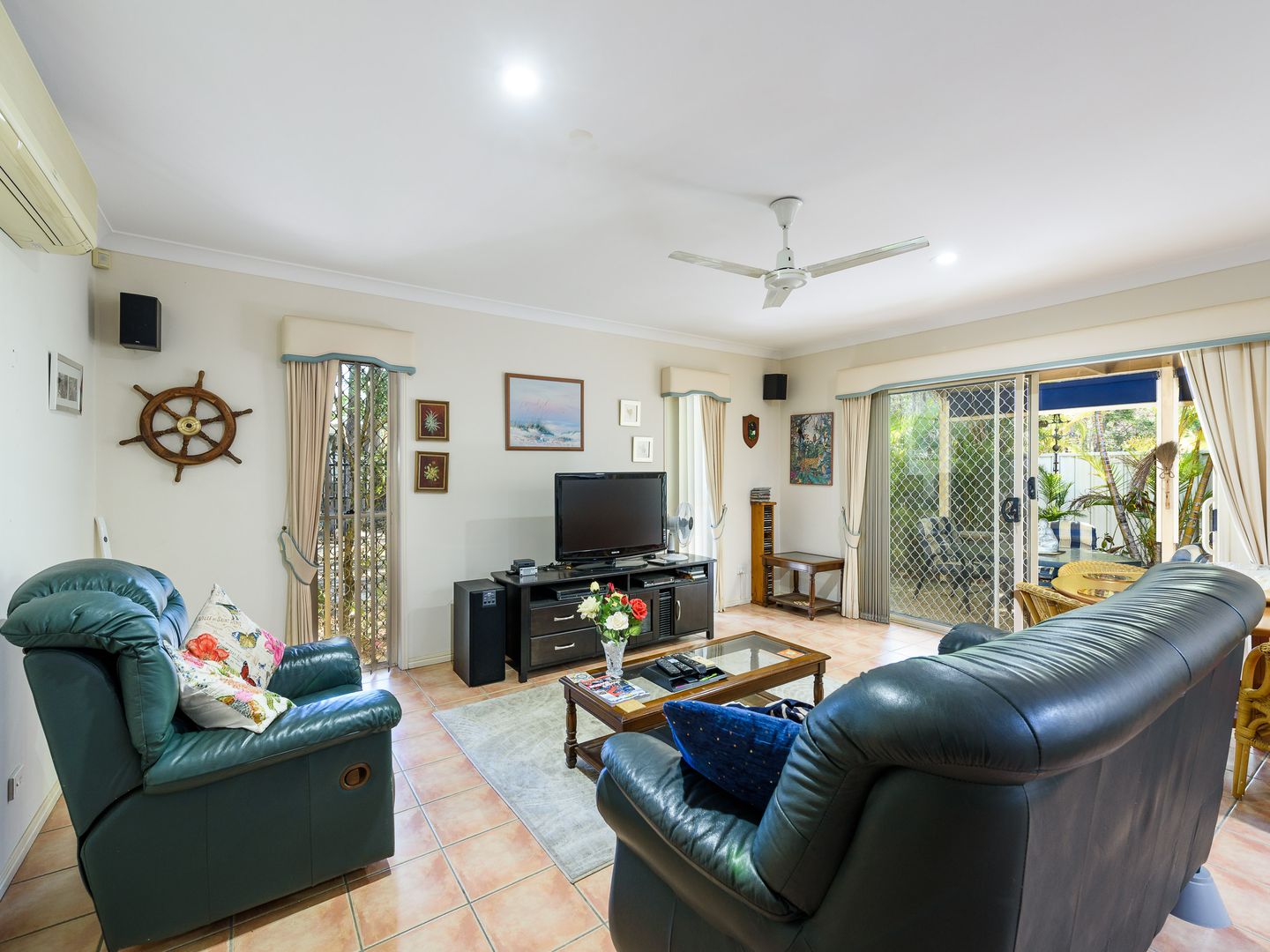 22 Siena Place, Coombabah QLD 4216, Image 2