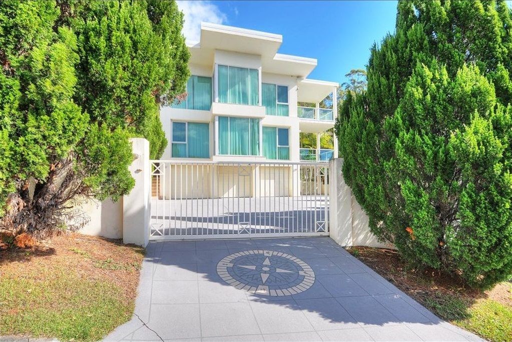 4 bedrooms House in 13 Moroccan Street HIGHLAND PARK QLD, 4211