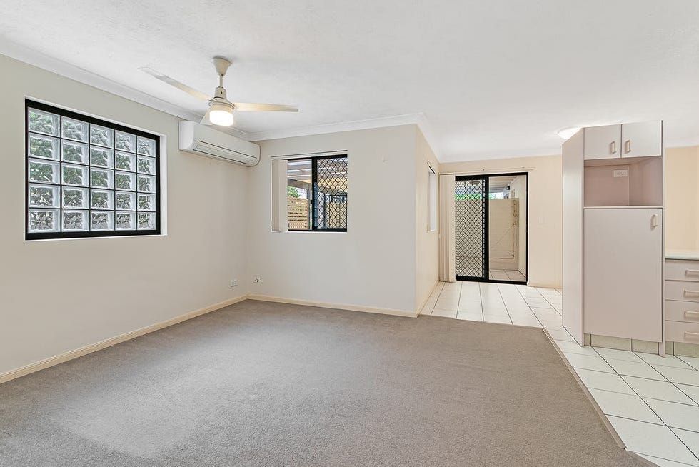 2 bedrooms Townhouse in 4/75 Clarence Road INDOOROOPILLY QLD, 4068