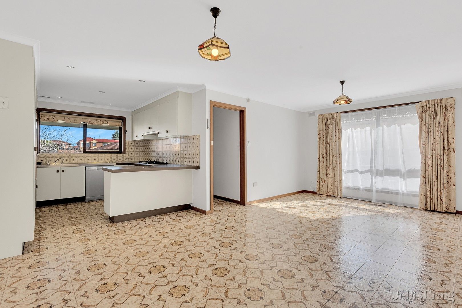 5 bedrooms House in 13 Mues Street KEILOR EAST VIC, 3033
