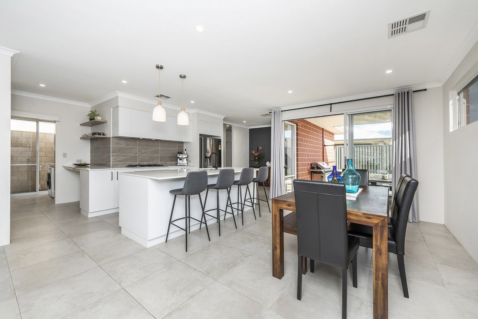 4 bedrooms House in 9 Darwell Way AVELEY WA, 6069