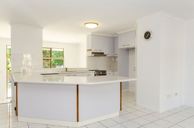 18 Rosslyn Cl, Clinton QLD 4680, Image 2