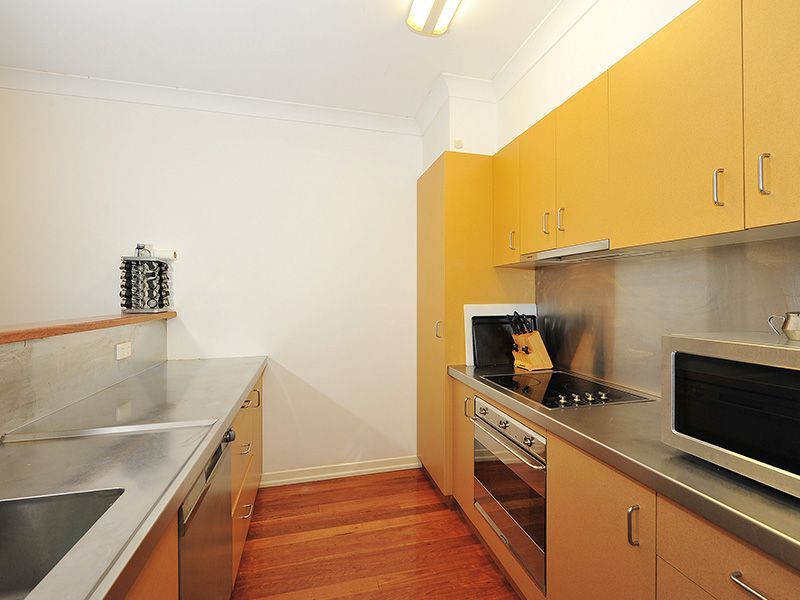 28 Elliott Street, Kangaroo Point QLD 4169, Image 2