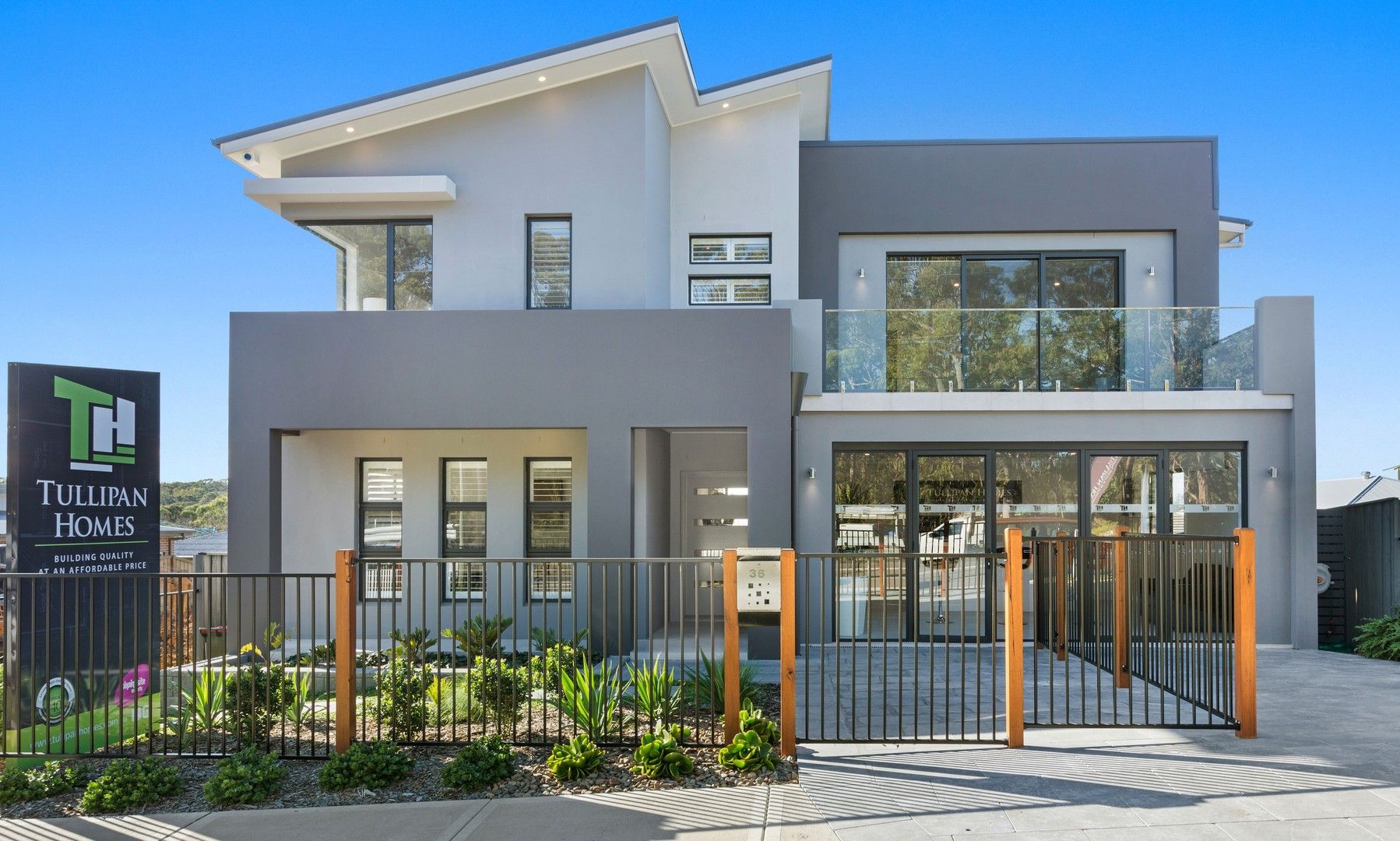 5 bedrooms House in 36 Virginia Road HAMLYN TERRACE NSW, 2259