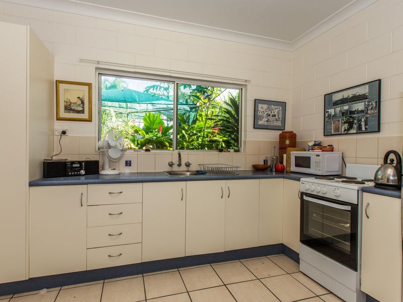 2/2 Carolyn Close, YORKEYS KNOB QLD 4878, Image 1