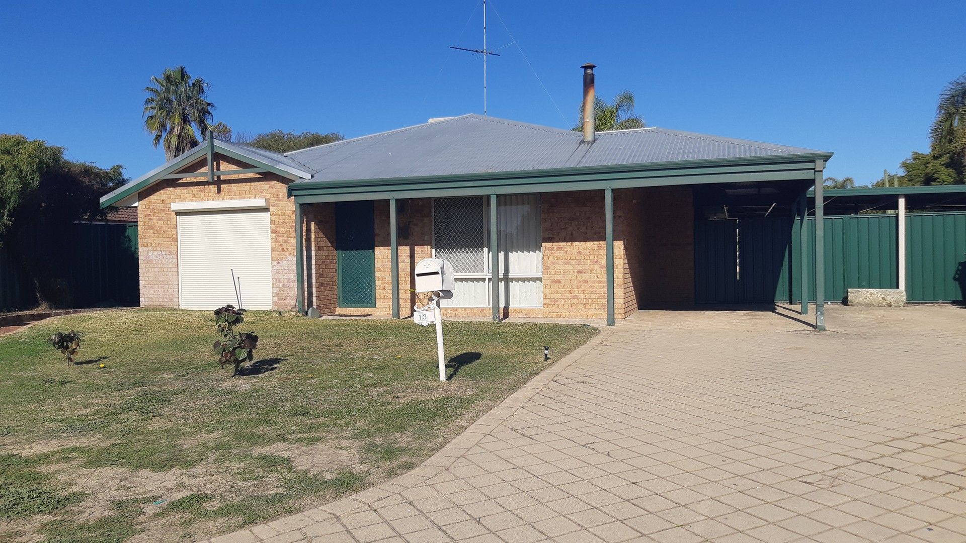 4 bedrooms House in 13 Beagle Place PORT KENNEDY WA, 6172