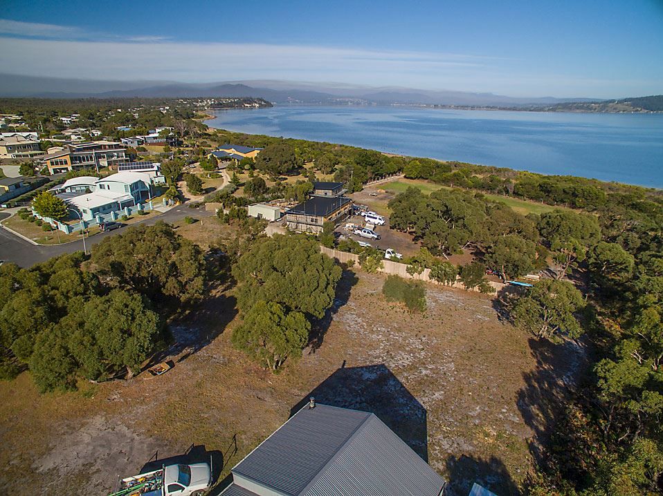 8 Fysh Place, Akaroa TAS 7216, Image 2