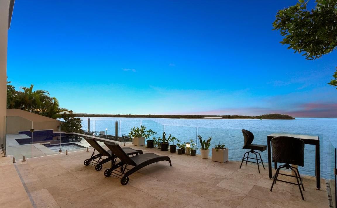 8 KNIGHTSBRIDGE PARADE EAST, Sovereign Islands QLD 4216 House For
