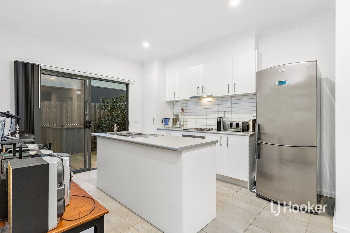 4 Tanino Road, Cranbourne West VIC 3977, Image 2