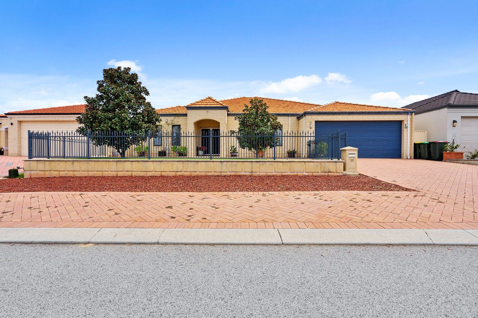 17 Rossmore Drive, Madeley WA 6065, Image 0