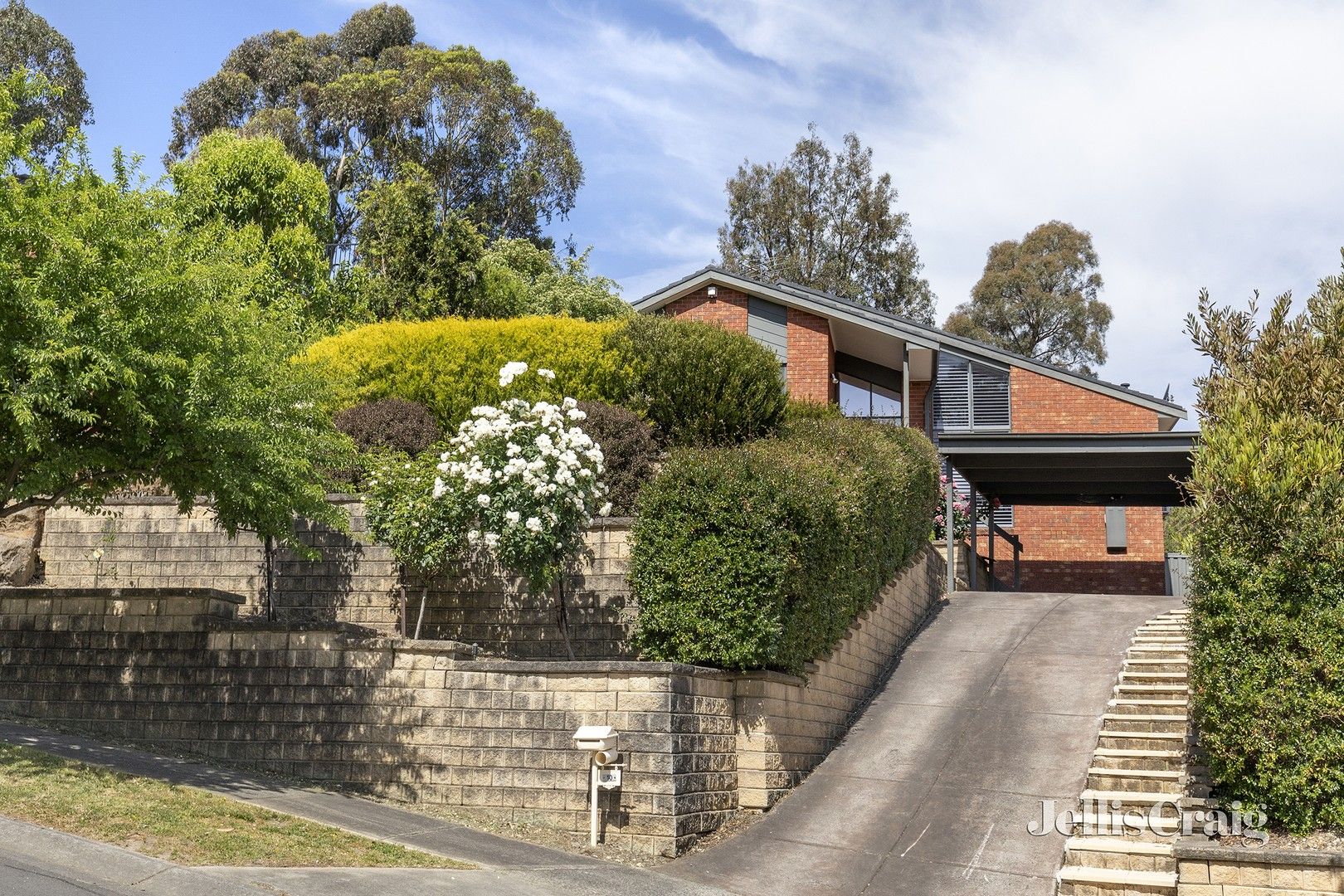 3 bedrooms House in 10 Nevern Court DIAMOND CREEK VIC, 3089