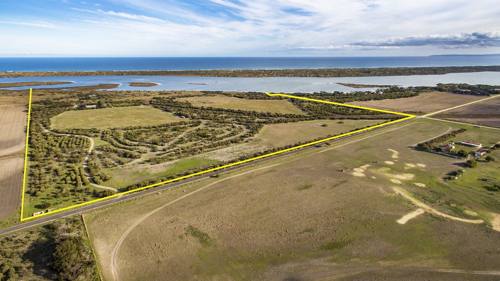 135 Bongalong Road, Hindmarsh Island SA 5214, Image 0